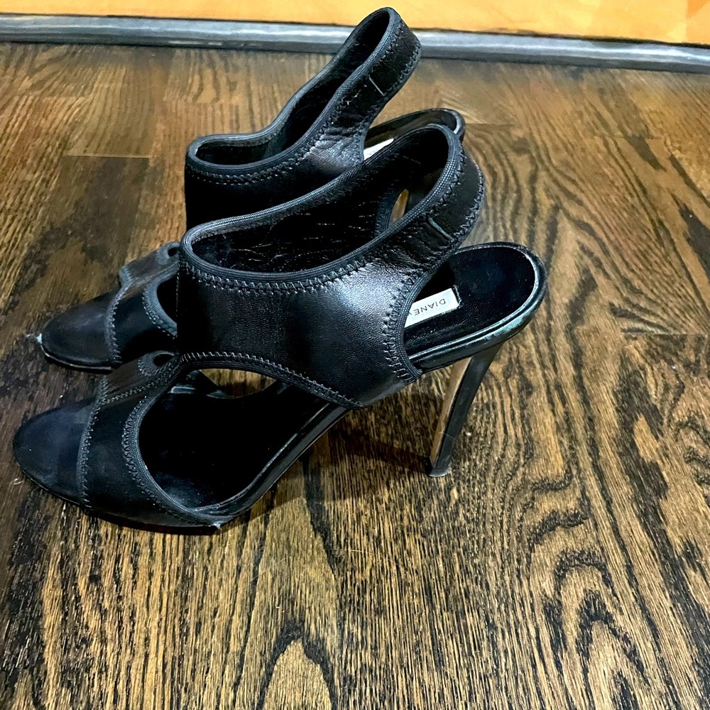 Diane Von Furstenberg black leather sandals